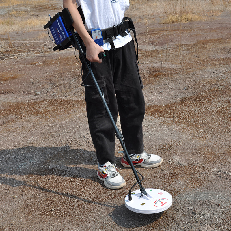 Professional GDX8000 Deep-Range Gold Detector with Pulse Induction Technology, Adjustable Iron Rejection & Long-Life Battery