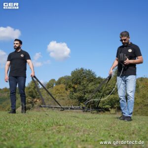 Ger Detect Treasure Way metal detector with ergonomic handle and control panel, designed for treasure hunting and metal detection.
