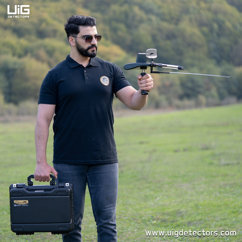 UIG Gold Hunter smart device for detecting gold, metals, diamonds, and cavities, shown with metallic and diamond components.