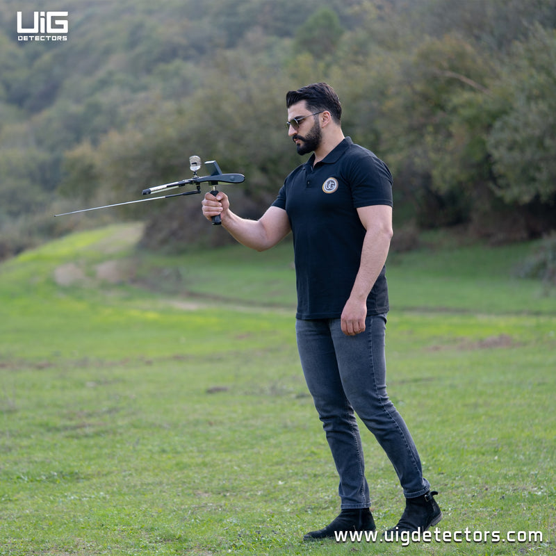 UIG Gold Hunter Smart Device for detecting gold, metals, diamonds, and cavities, shown with its compact design and display screen.