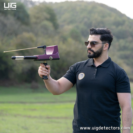 UIG Titan 500 smart metal detector in gold color with gemstones and diamond detection features, showing the device's interface and design.